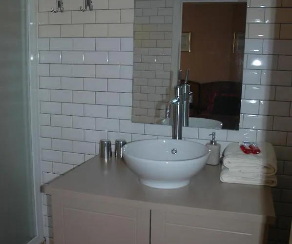 Le Maquis Bed & Breakfast 2*